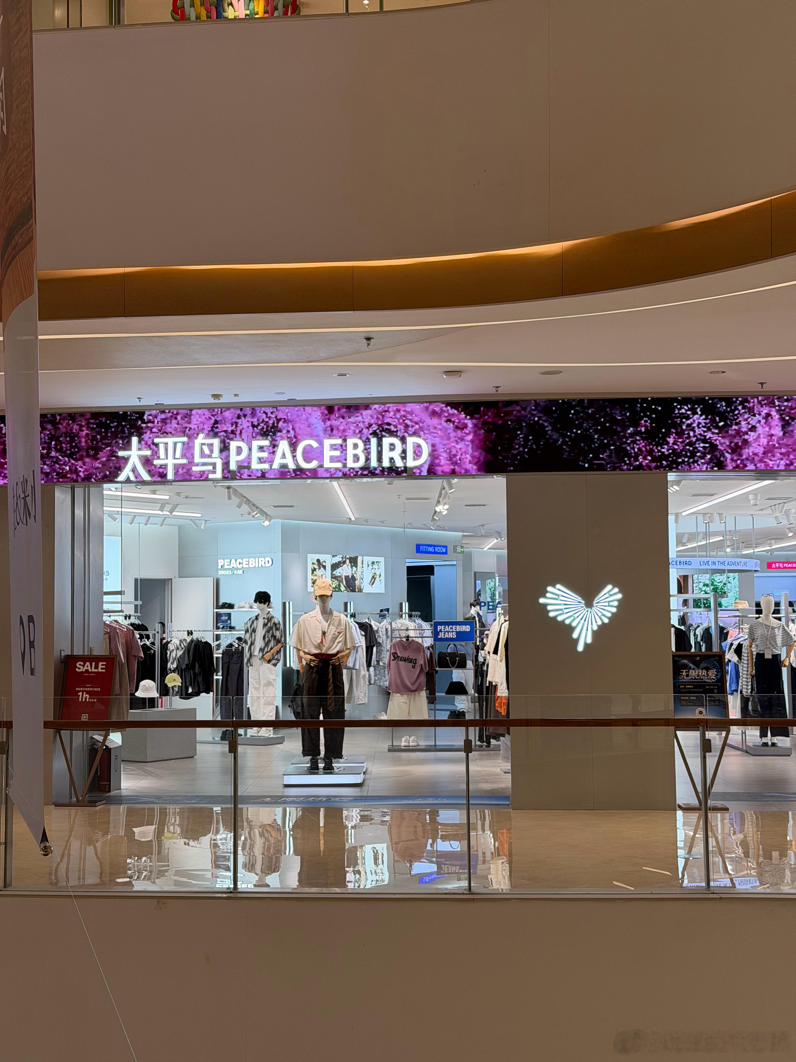 10年前 热追的品牌 当年买了一套西装花了3000多，咬着牙赞了两个月钱才买的，
