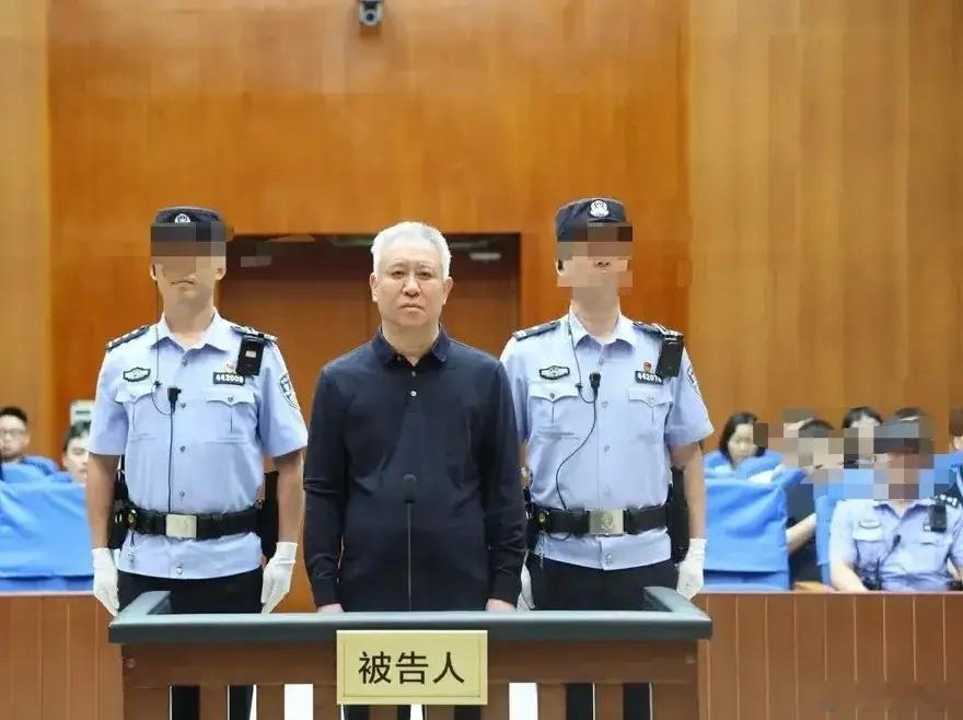恒大员工怀念好福利业主说不怀念恒大员工的“怀念”和业主的“不怀念”，中间隔着一辈