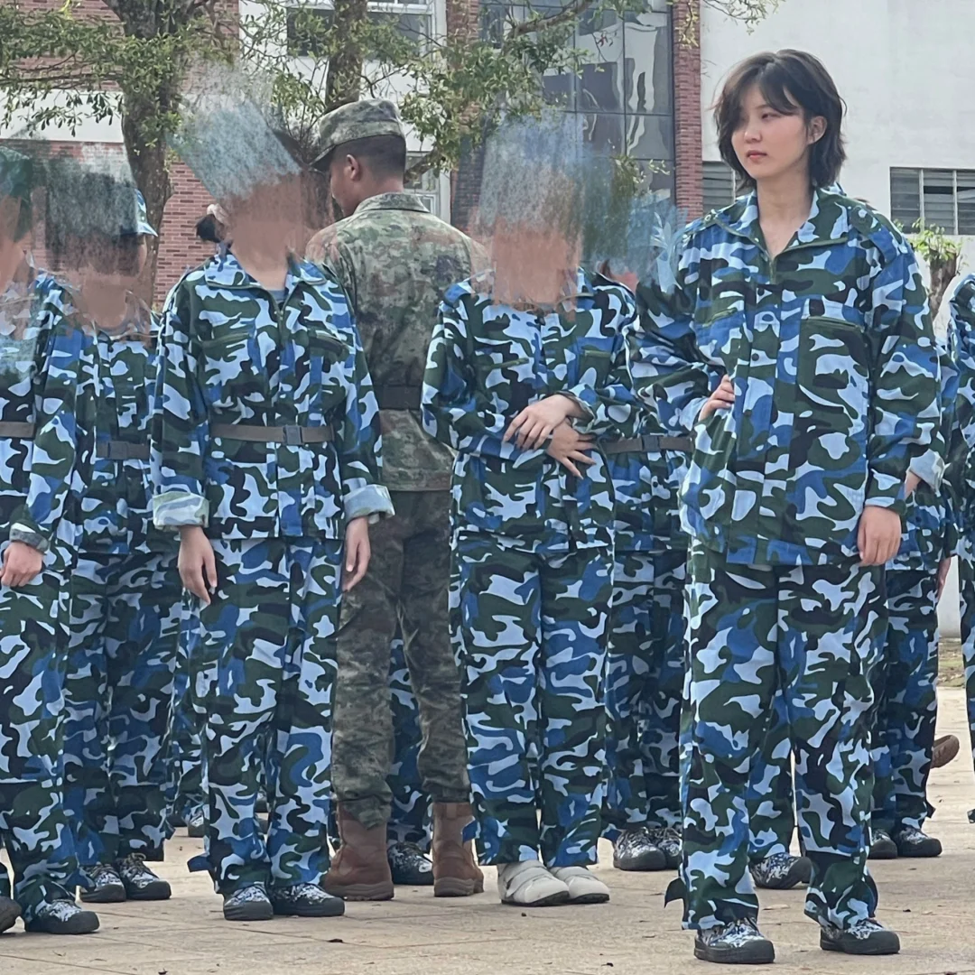军训被偷拍
