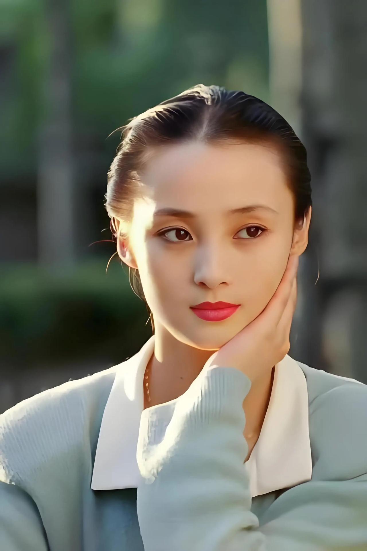 蒋勤勤曾被称作内地颜值天花板，如今时光流转，他与吴越谁更具气质成了网友热议的焦点