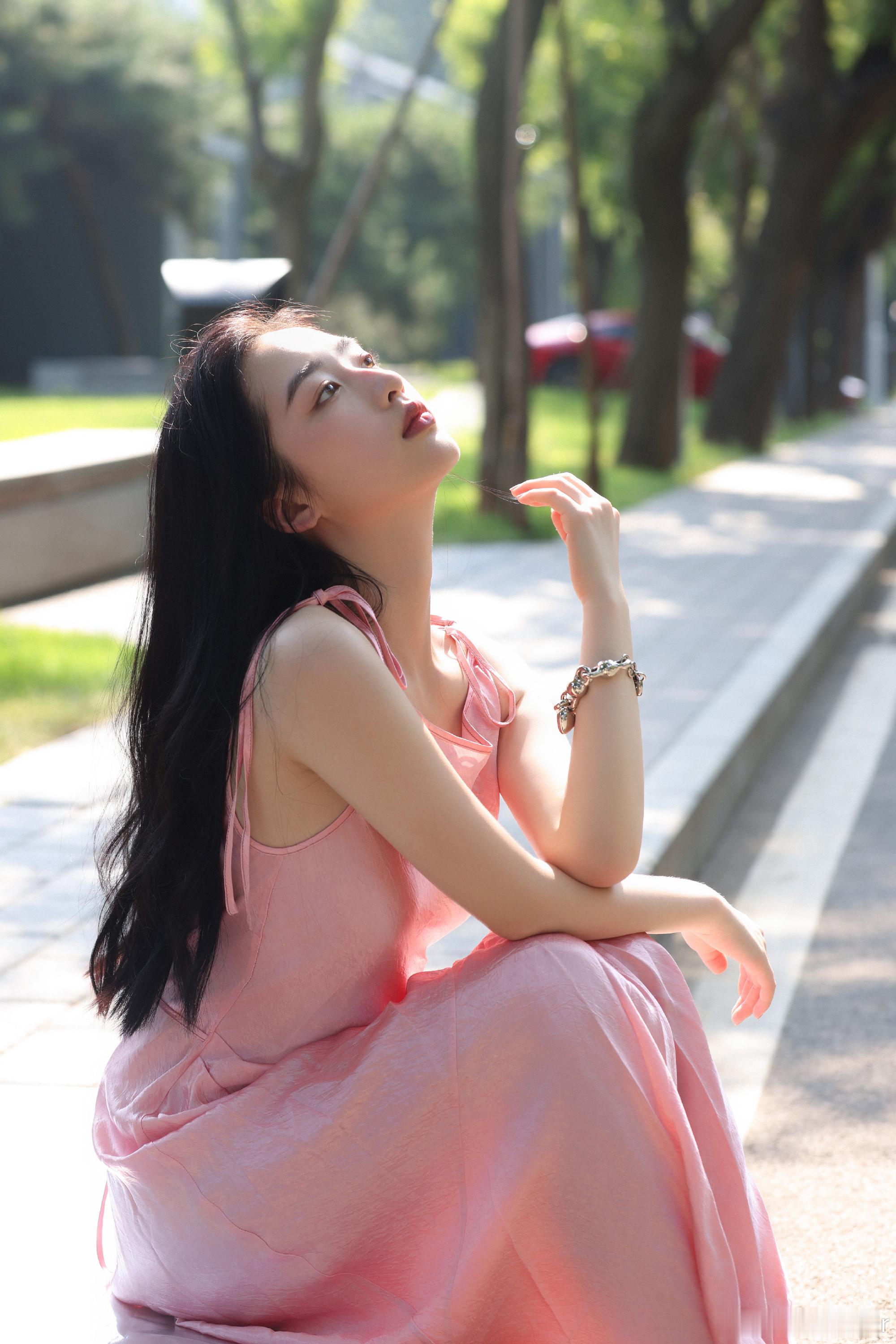 邓恩熙新剧自救型女主《花开锦绣》这段自救戏码冲击力拉满，邓恩熙褪去精致感，演绎傅