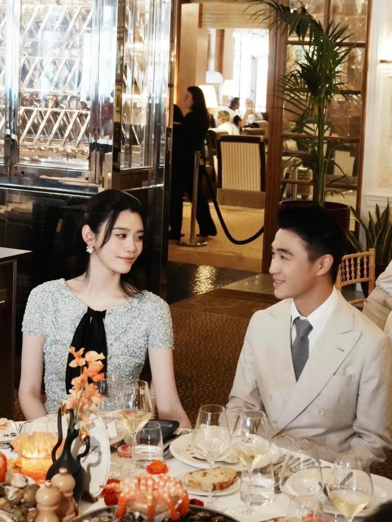 何猷君奚梦瑶婚礼欢迎晚宴 何猷君 奚梦瑶婚礼欢迎晚宴 好恩爱的两人，希望两人可以