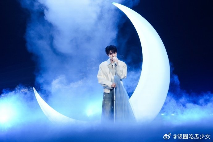 王俊凯调皮上线，特意拜托杨迪教训丁程鑫，少年间的打闹互动格外鲜活有趣王俊凯让杨迪