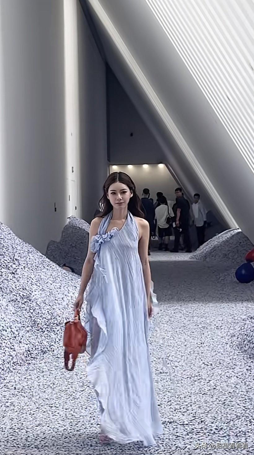 马筱梅现在有没有接班婆婆的感觉，要成为新一代麻六记品牌代言人吗？
马筱梅现在买个
