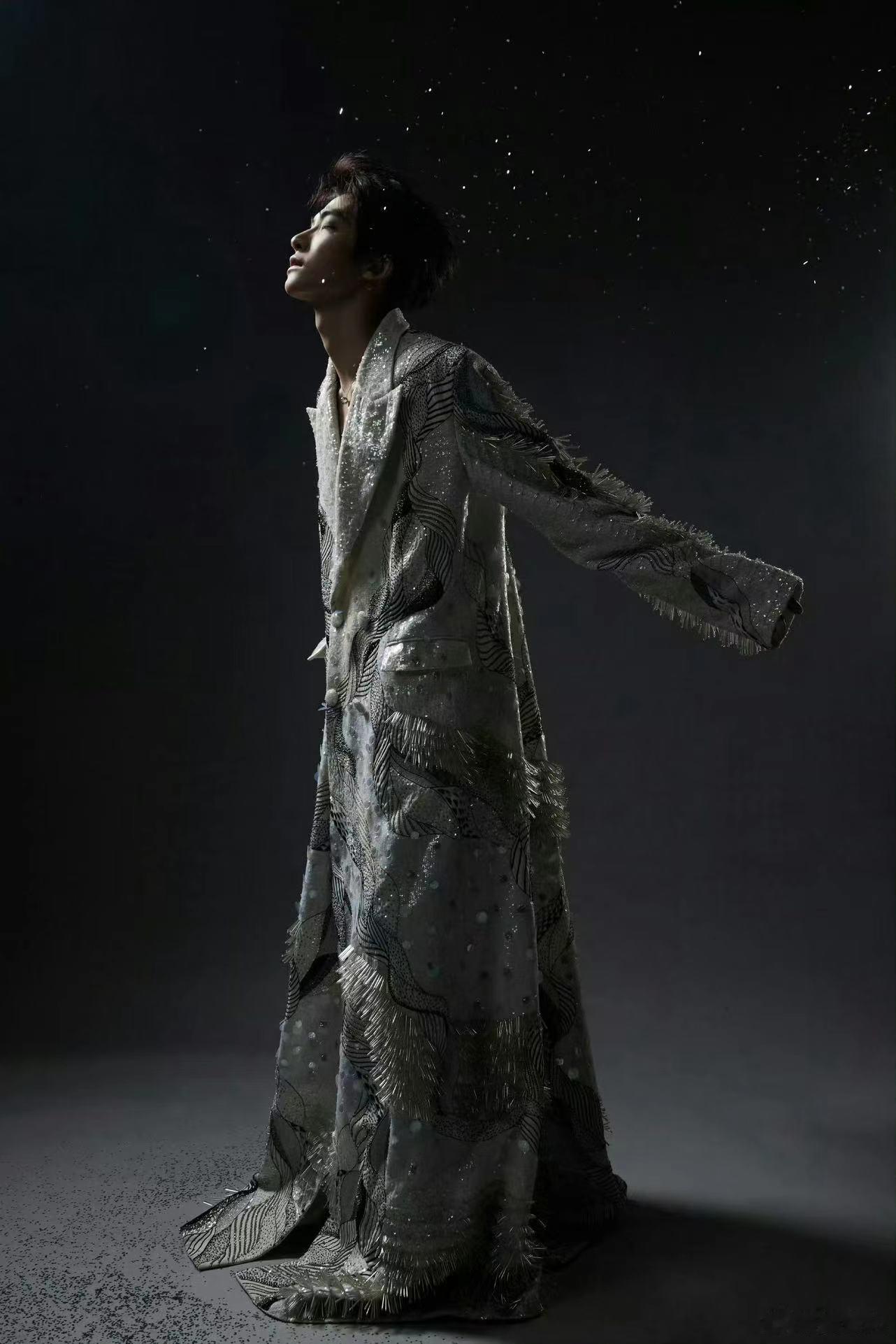 #刘宇第六次穿RM# 又解锁一套高定，第六次演绎Rahul Mishra🖤期待