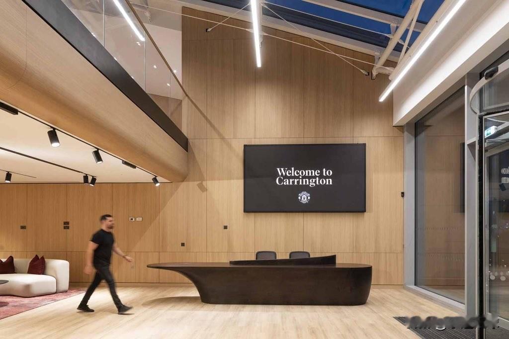 【官方公告】曼联俱乐部为球迷推出卡灵顿训练基地焕新体验活动，定价100英镑（约合