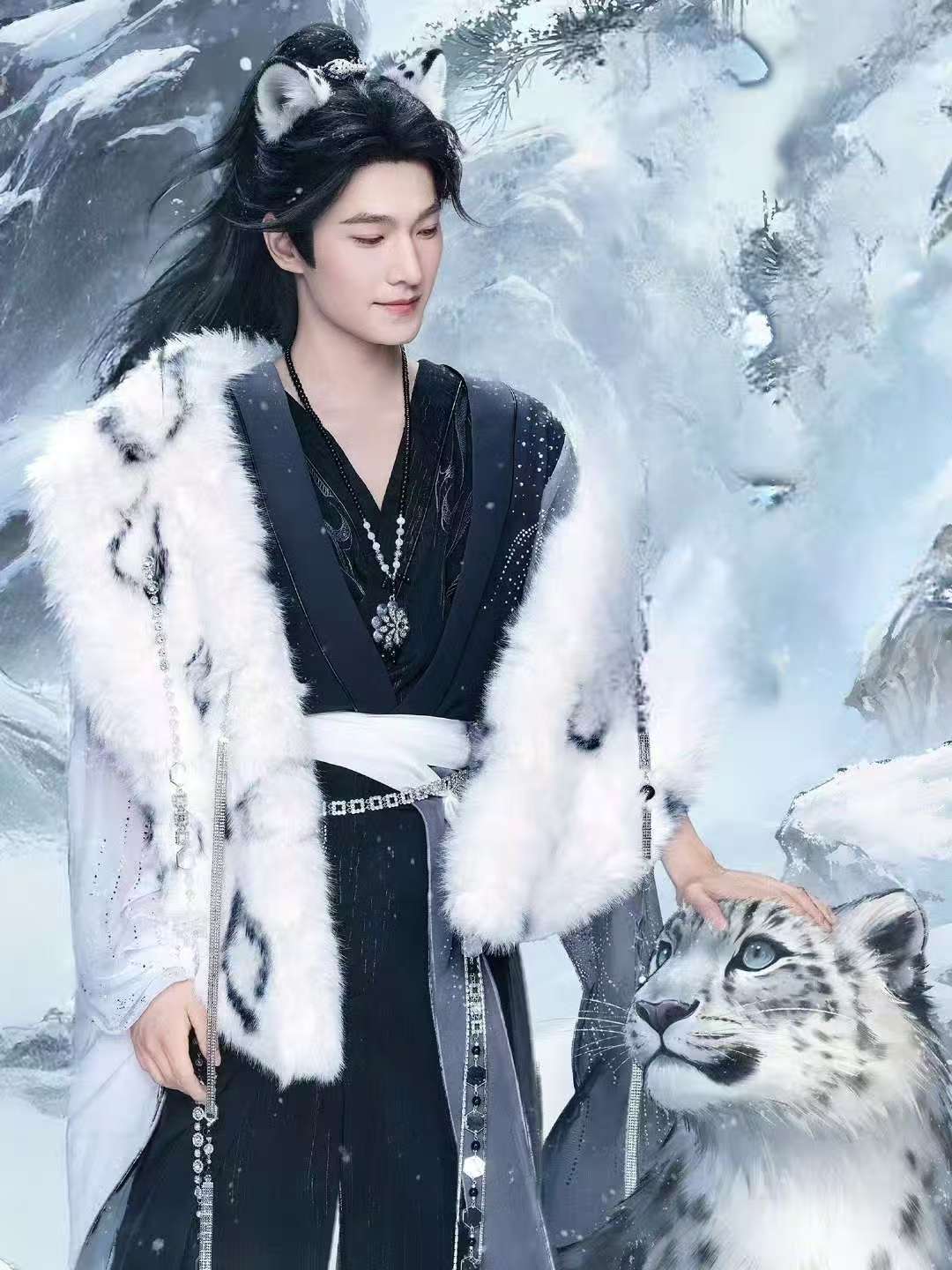 杨洋雪豹塑杨洋豹耳造型 杨洋雪豹塑，是豹耳造型的杨洋哎！ ​​​