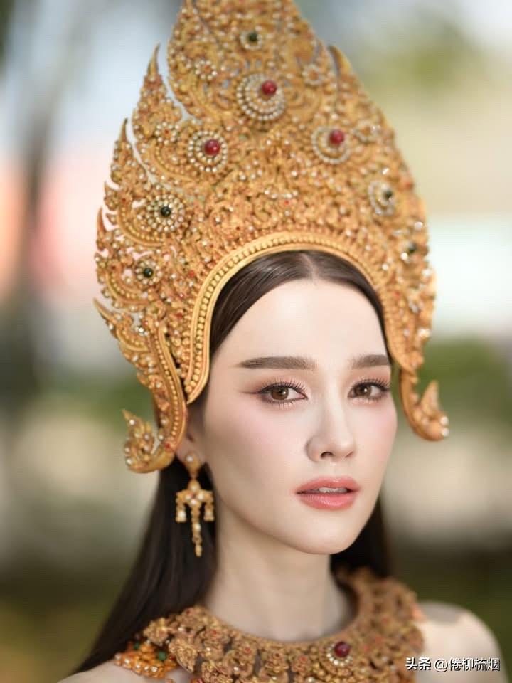 Diana在玛哈沙拉堪府献跳祈福舞。。[祈祷][祈祷]