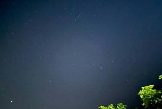 内娱宠粉天花板非张凌赫莫属！凌晨不睡觉给粉丝修图，还意外掀起一场“吃醋大战”，场