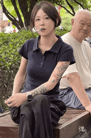 就喜欢这样大大咧咧的美女，温婉大方的女生 不过没有实力还真养不起。