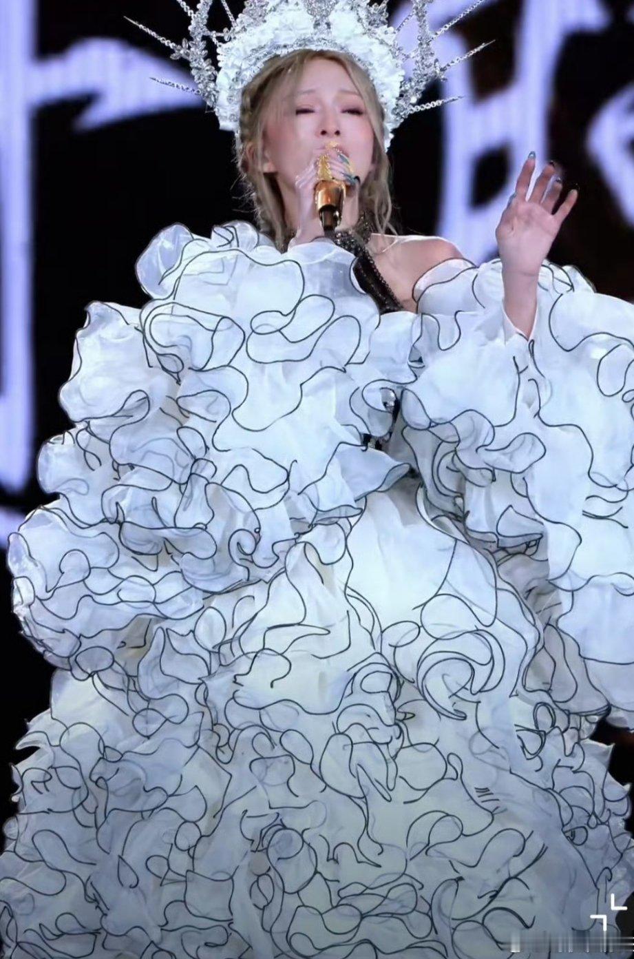 谁懂张韶涵钱雷合作的含金量张韶涵新专辑创作阵容堪称豪华，携手钱雷，还有吴青峰等实