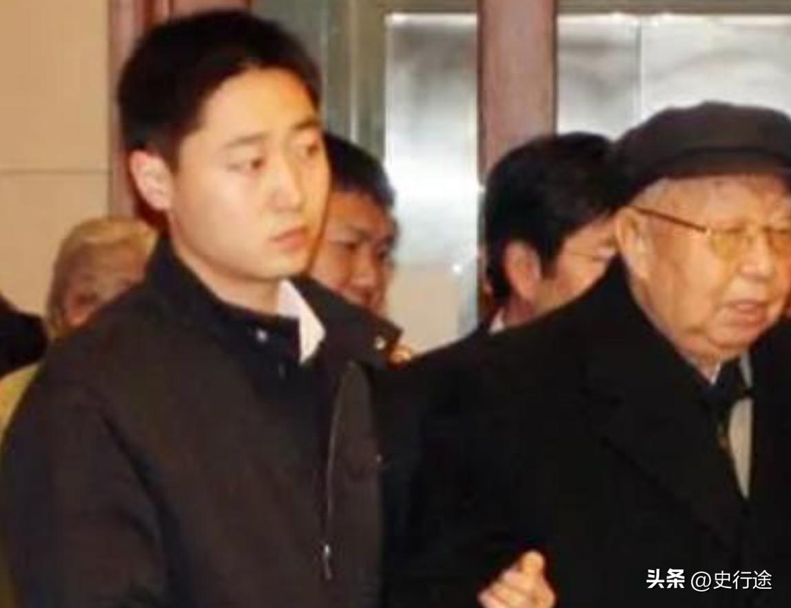 2007年，华国锋最后一次去毛主席纪念堂，临走时高喊一句话，在场的人听了无不感动