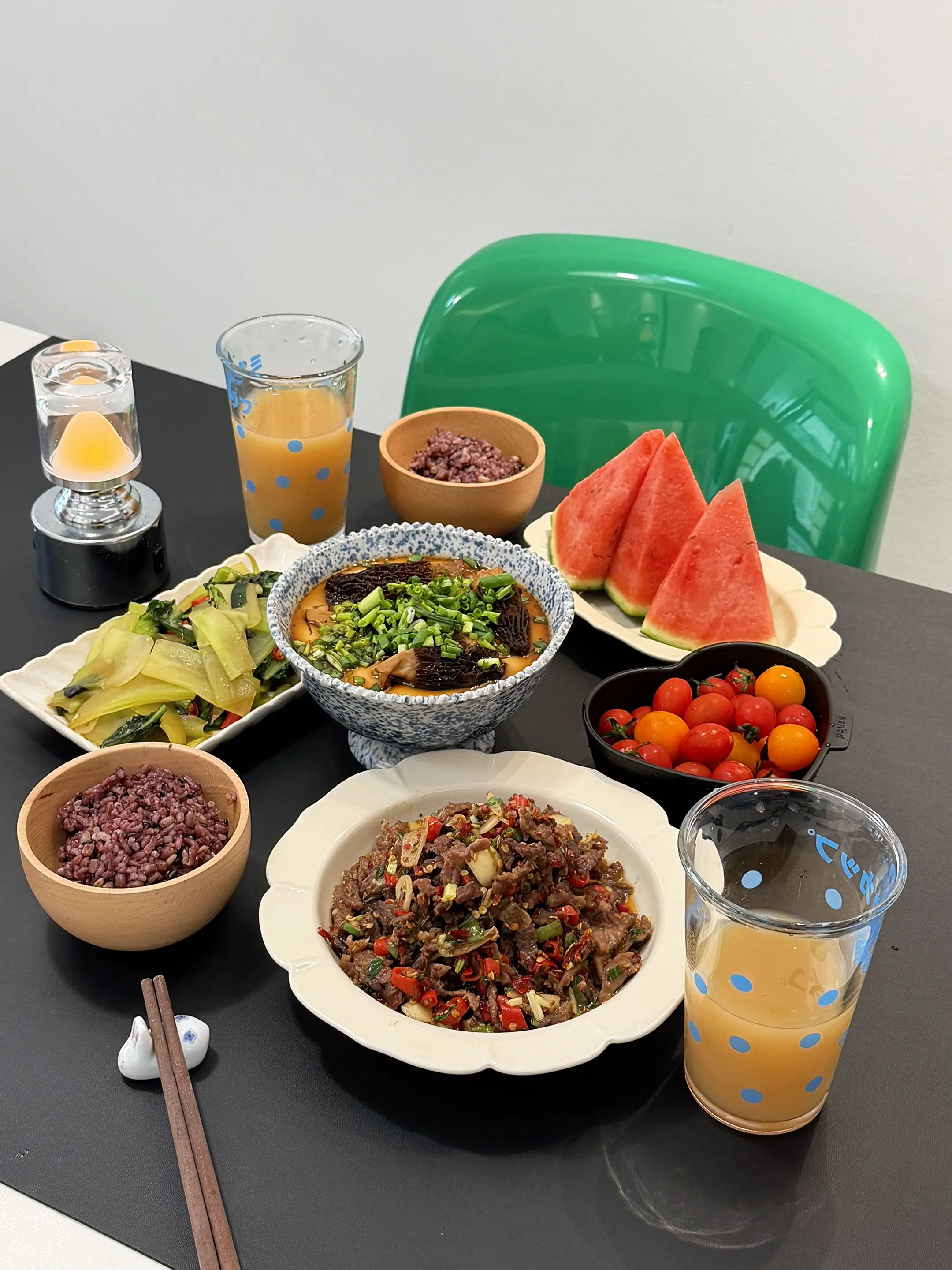 千万不要低估一个爱做饭的人，爱做饭的人懂得分寸，温暖不自私，生活精致，心态旷达。