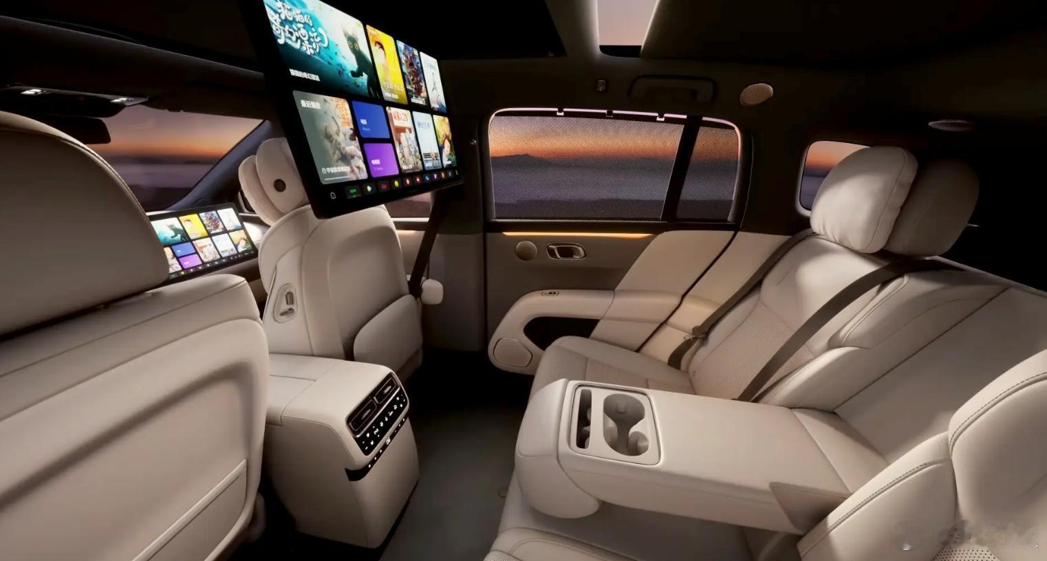 理想i6 成为纯电动爆款，得益于其精准的市场定位和出色的产品力。定价24.98万