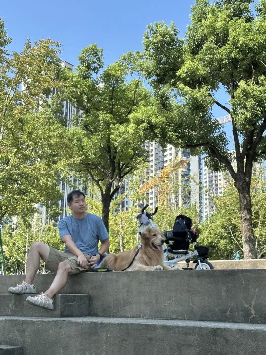 我和弟弟的一天