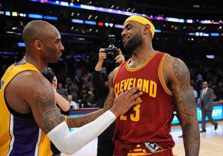 湖人将要在明年为科比立雕像真的是实至名归！隐约觉得，NBA球队为詹姆斯立雕像也不