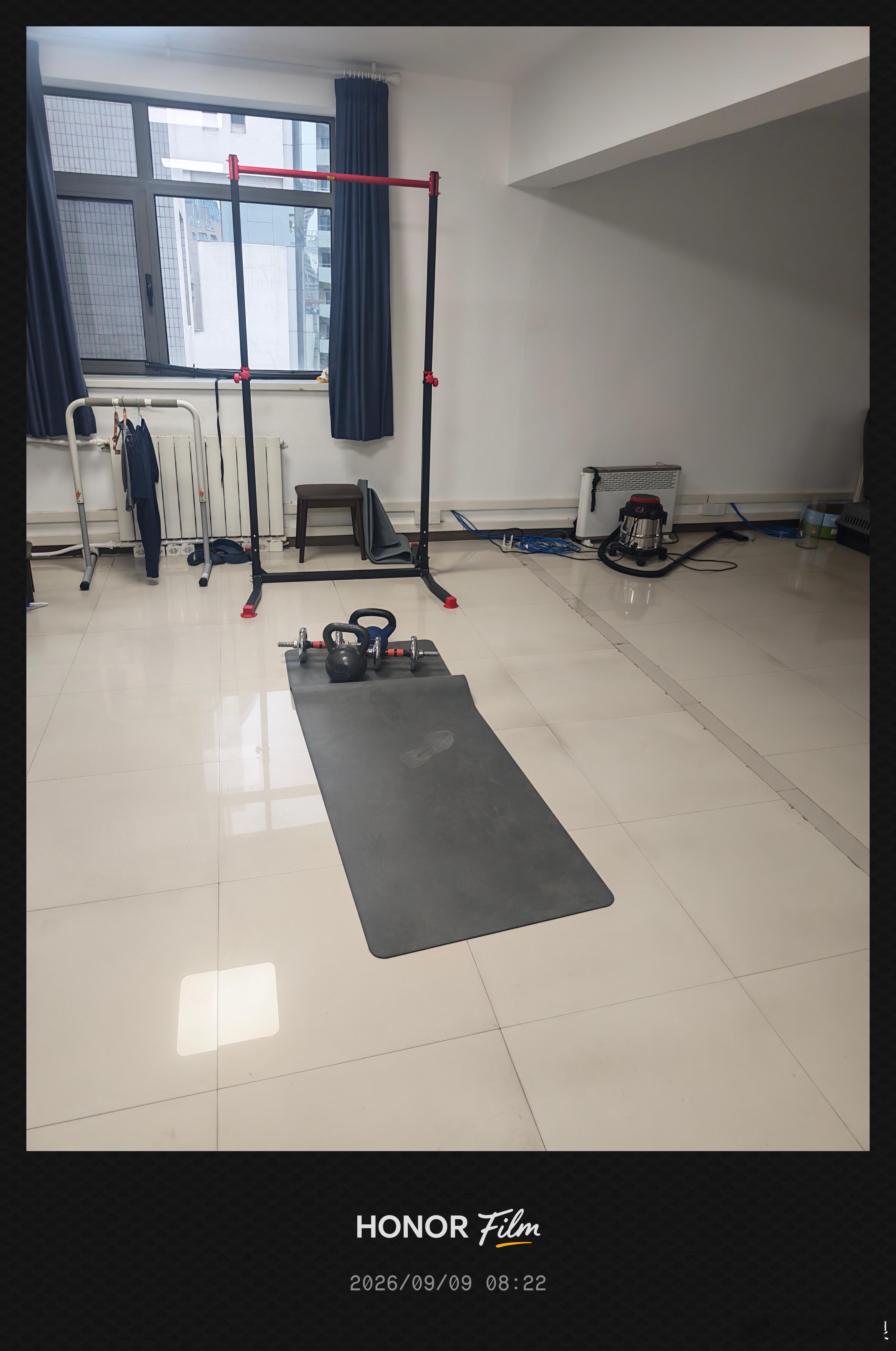 送完孩子读书，距离开盘还有点时间，这会得空去办公室喝杯茶锻炼一下…… ​​​