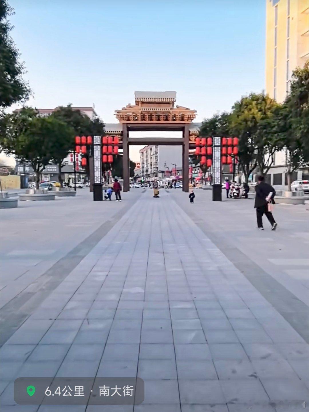 洛阳头条洛阳老城南大街：新牌坊高光亮相，高端大气有颜值，你觉得啥样？ 洛阳·灵恩