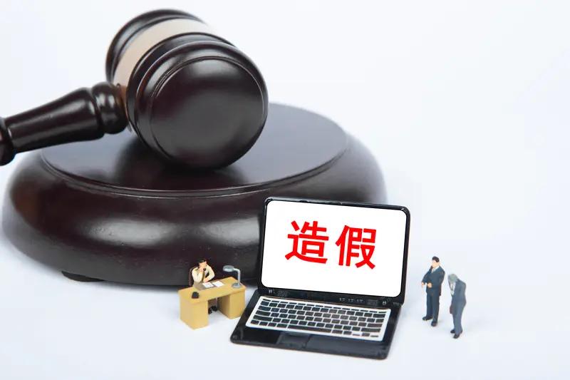 职业打假这事，得分两头看。合法合规的职业打假有积极意义，能揭露制假售假，弥补监管