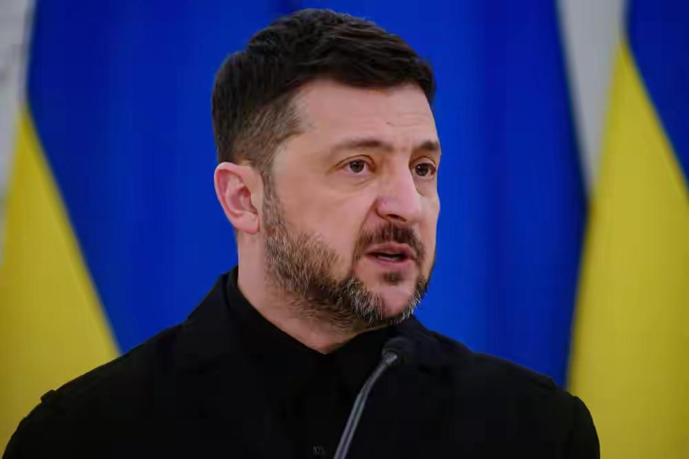 真相很扎心，泽连斯基真正关注的是总统宝座，而不是俄乌和平协议。

就在今日(2月