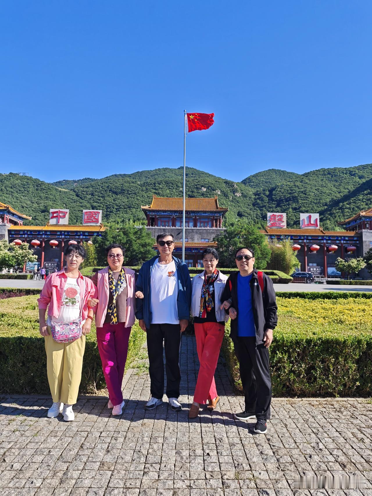 到天津旅游，遇见了张家口原65军的三位女兵，真是美丽的相遇！6月5日跟团到天津蓟