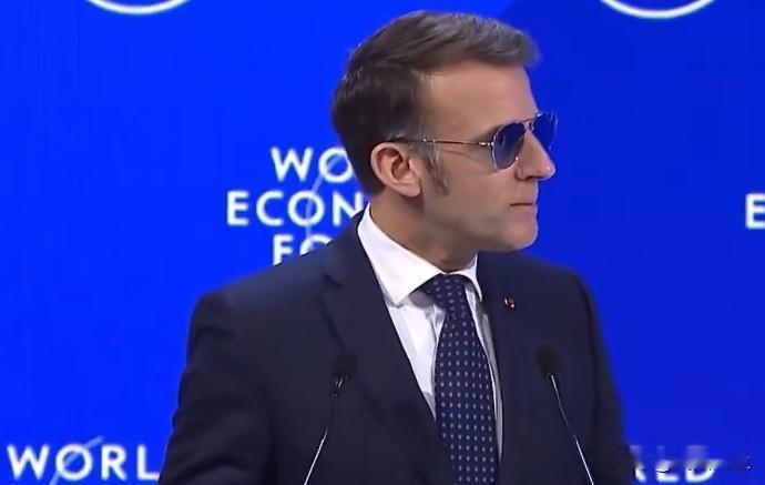 马克龙在达沃斯论坛上呼吁中国增加对欧关键领域的直接投资，以促进增长和技术转移 。