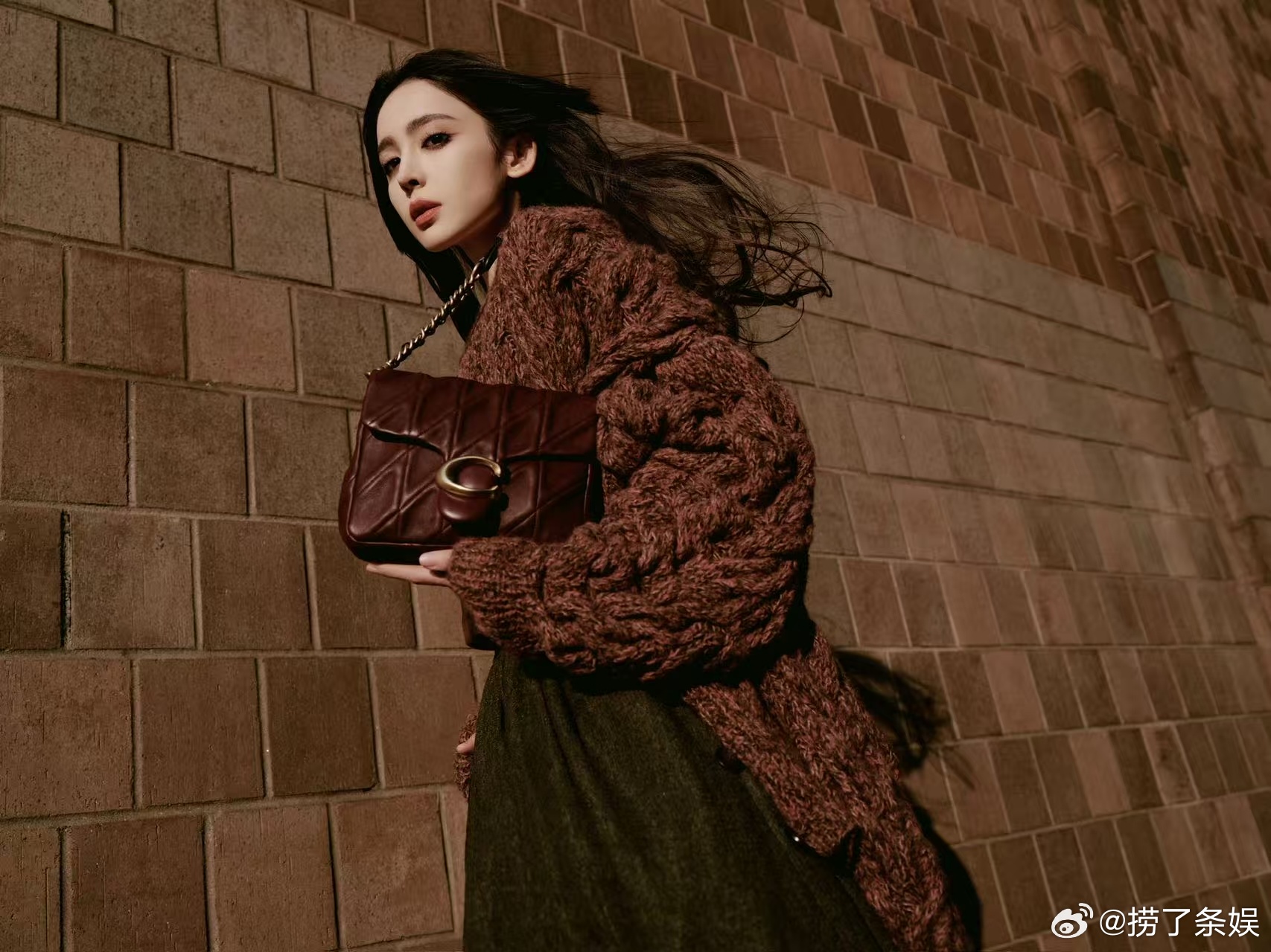 娜扎天选高干文女主 可以说看到这造型的时候，那种干练的气场瞬间就吸引到我了，已经