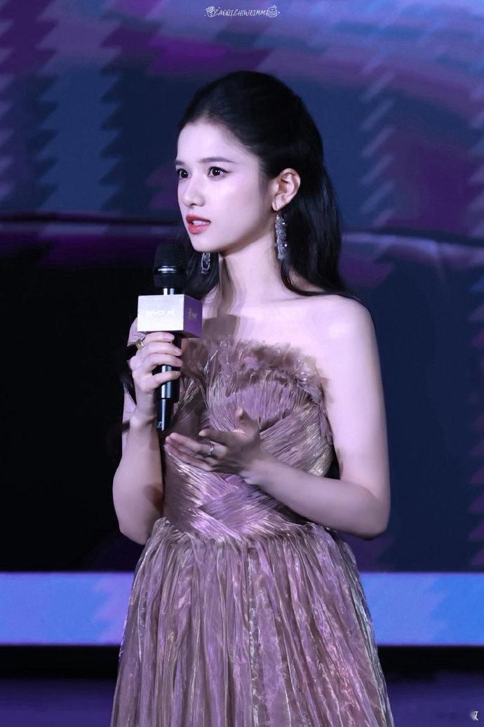 张婧仪生图表现力张婧仪生图表现力太强了，从来没让人失望过，姐姐你美啊张婧仪生图从