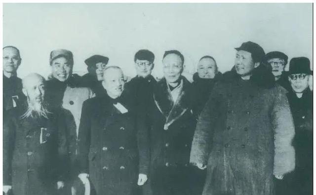 1936年，罗瑞卿磕坏了牙，在西安一家牙医内就诊，他突然问牙医：孙思邈是哪朝人。