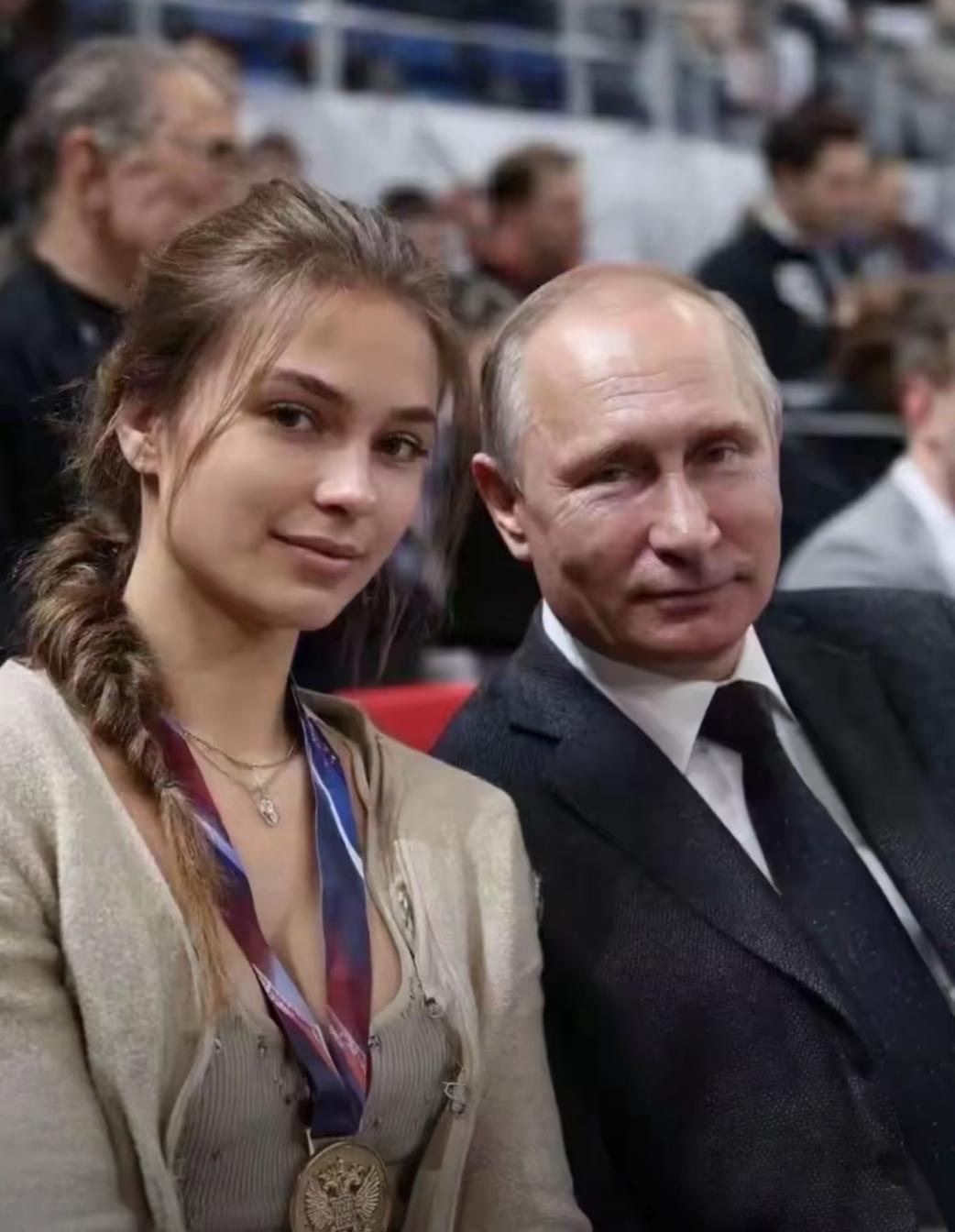 什么是爱呢？
老婆总问，你还爱我吗？
我随口说“爱”！
不敢有丝毫的犹豫。
“爱