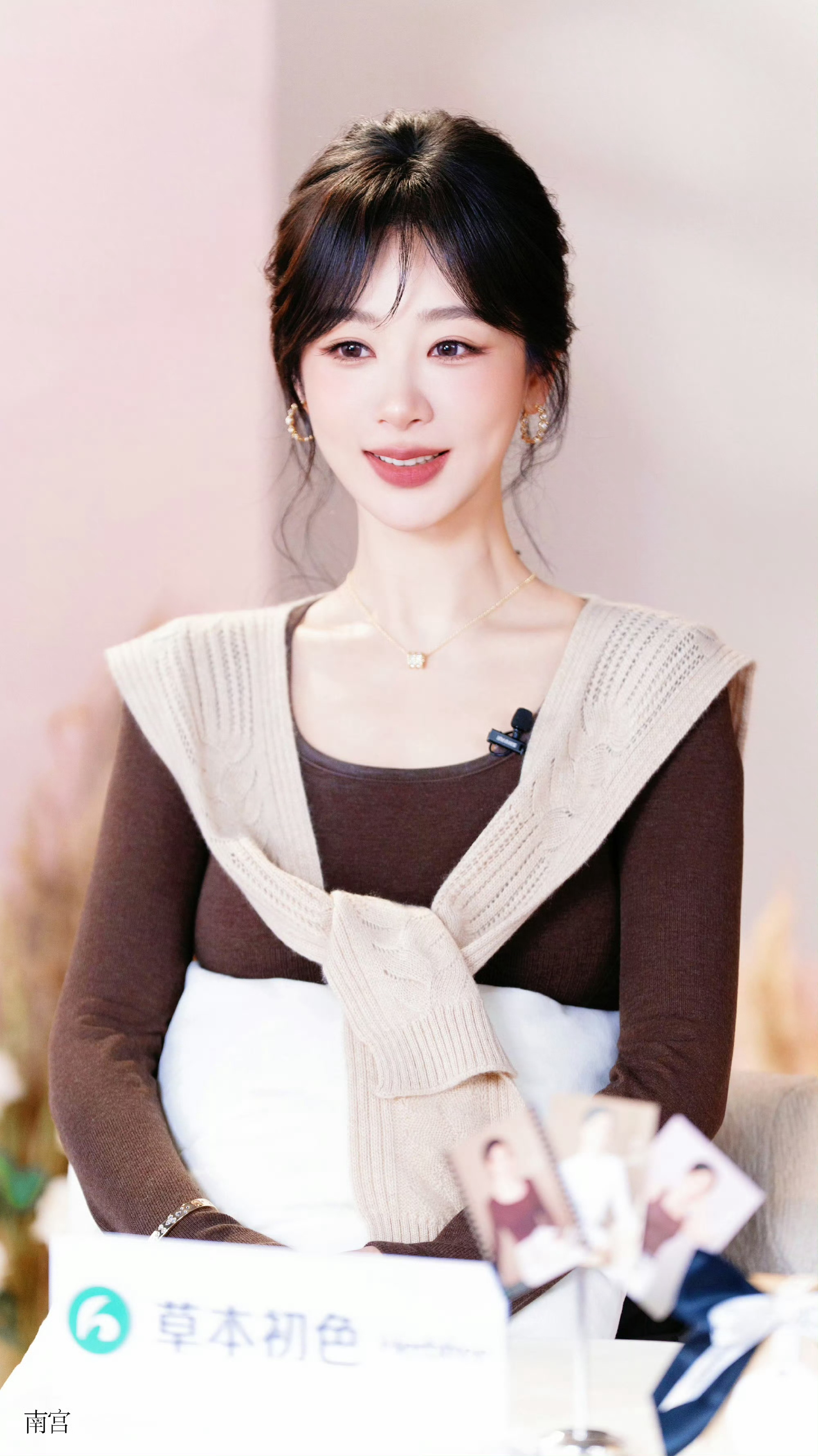 杨紫[超话]  yz杨紫董竹君 yz‍杨紫玉兰花开君再来 雨轻风色暴，梅子青时节