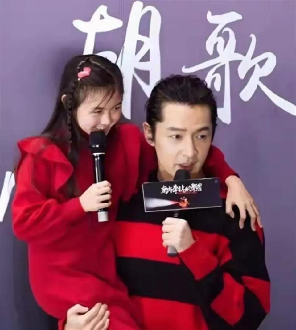 如今定居上海的胡歌，在人生新阶段收获了满满的幸福。曾经那个在荧幕上魅力四射的“逍