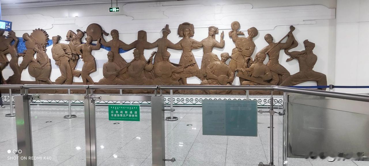 呼和浩特地铁枢纽~新华广场站

新华广场地处呼和浩特中心地段 ，呼市最繁华，最集