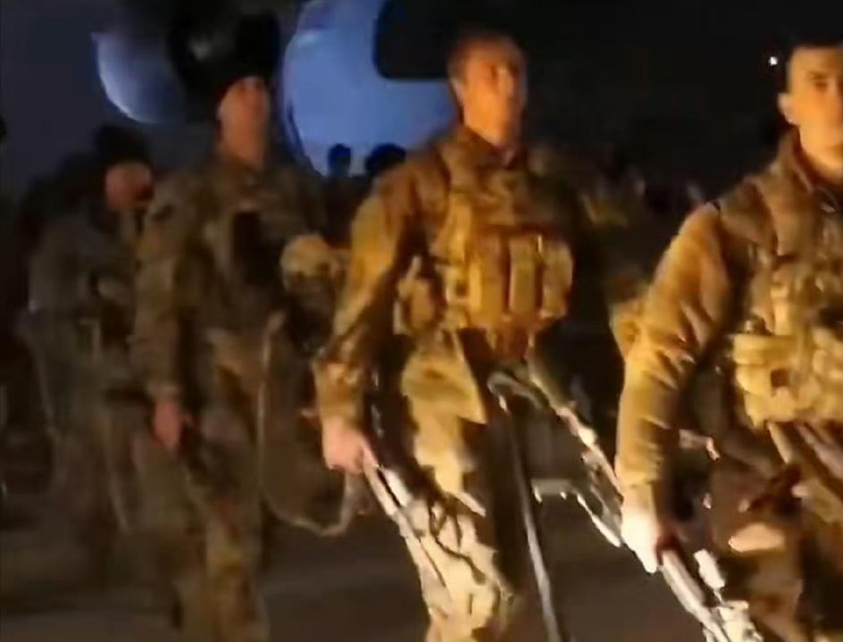 懂王每天睡醒：把昨天都作废，我不要你觉得，我要我觉得。

面对伊朗封锁霍尔木兹海