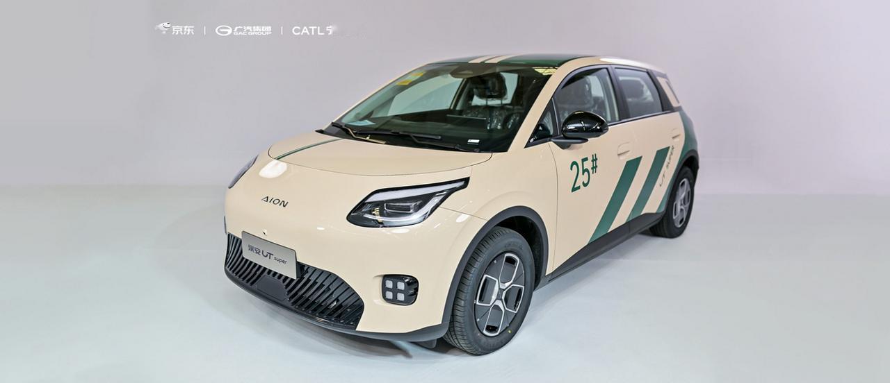 能不能打？埃安UT super租电版低至4.54万元。
11月9日，埃安UT s