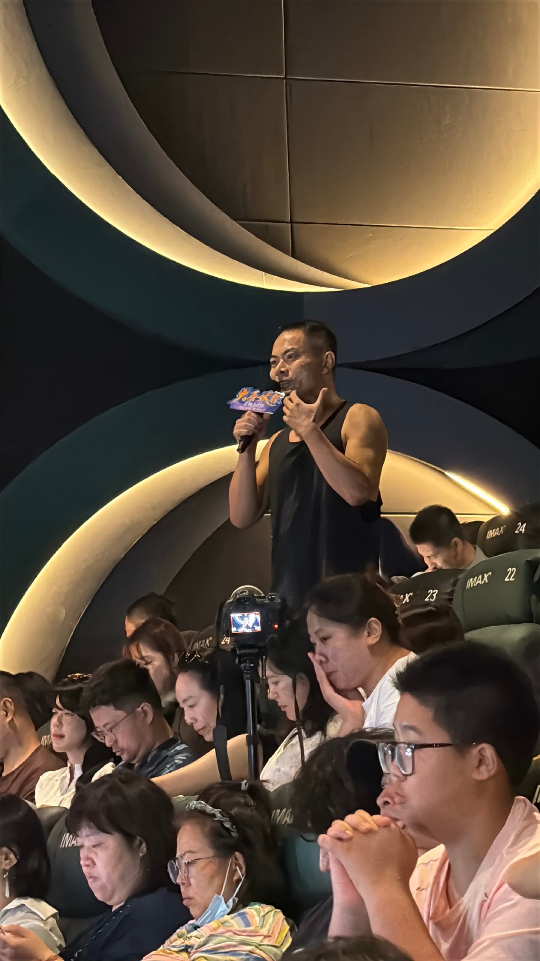 大鱼海棠导演夸小力士配音很帅电影《大鱼海棠》导演梁旋出席《大唐妖探》首映，夸赞“