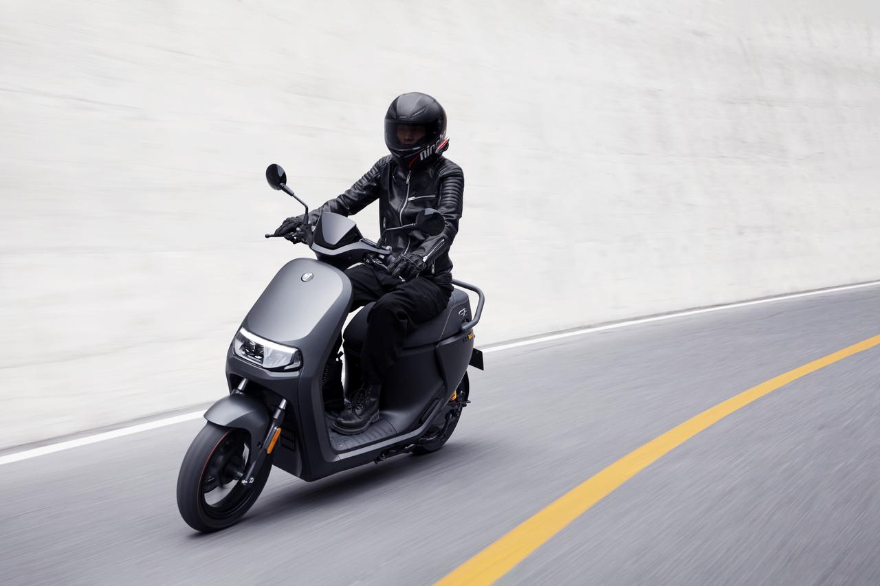 突然觉得油摩不香了，优势所剩无几了啊！如果大家近期想买一款高性能摩托车的话，我觉