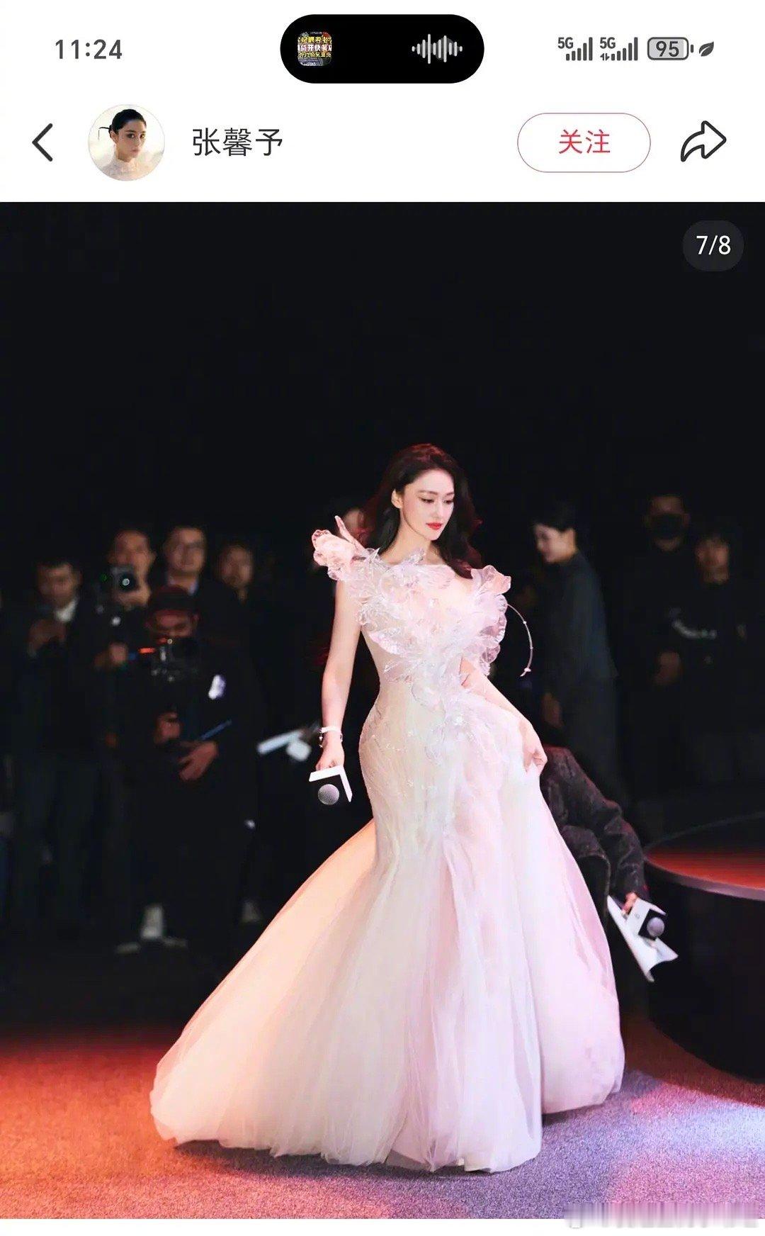 网友热议：张馨予自拍和他拍为什么差距这么大？ 