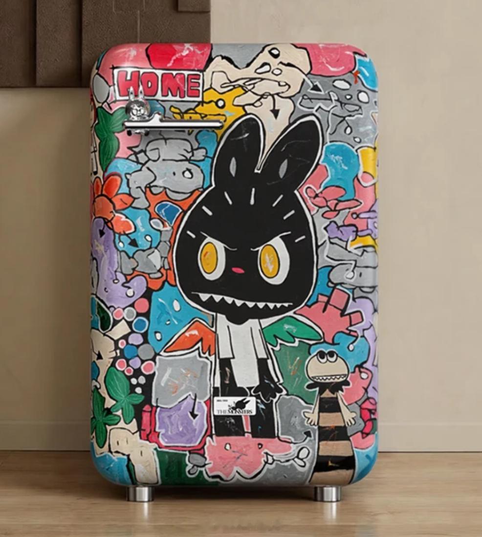 LABUBU冰箱溢价3000元主要还是全球限量加持，一共 1999 台，原价 5