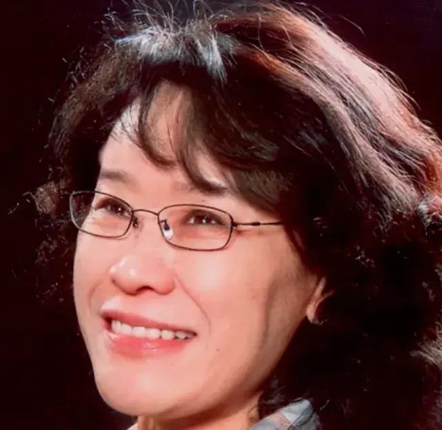 张海迪是个谜！她1955年出生，虽然患有多种疾病，但如今不仅面色红润，还活得十分