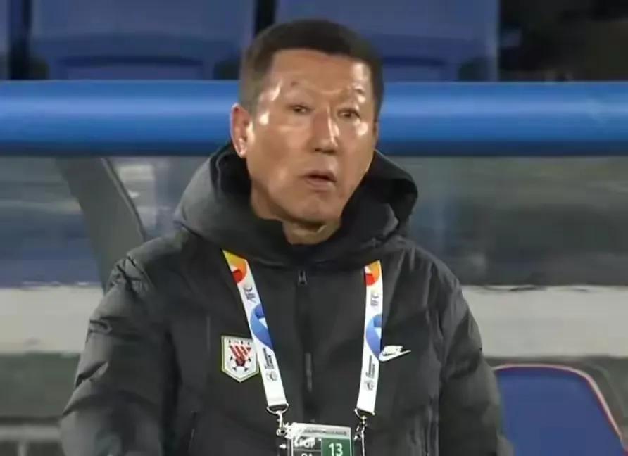 泰山队的韩国籍主帅崔康熙日常训练确实挺狠，除了风波，最近关于泰山队有两个现象没看