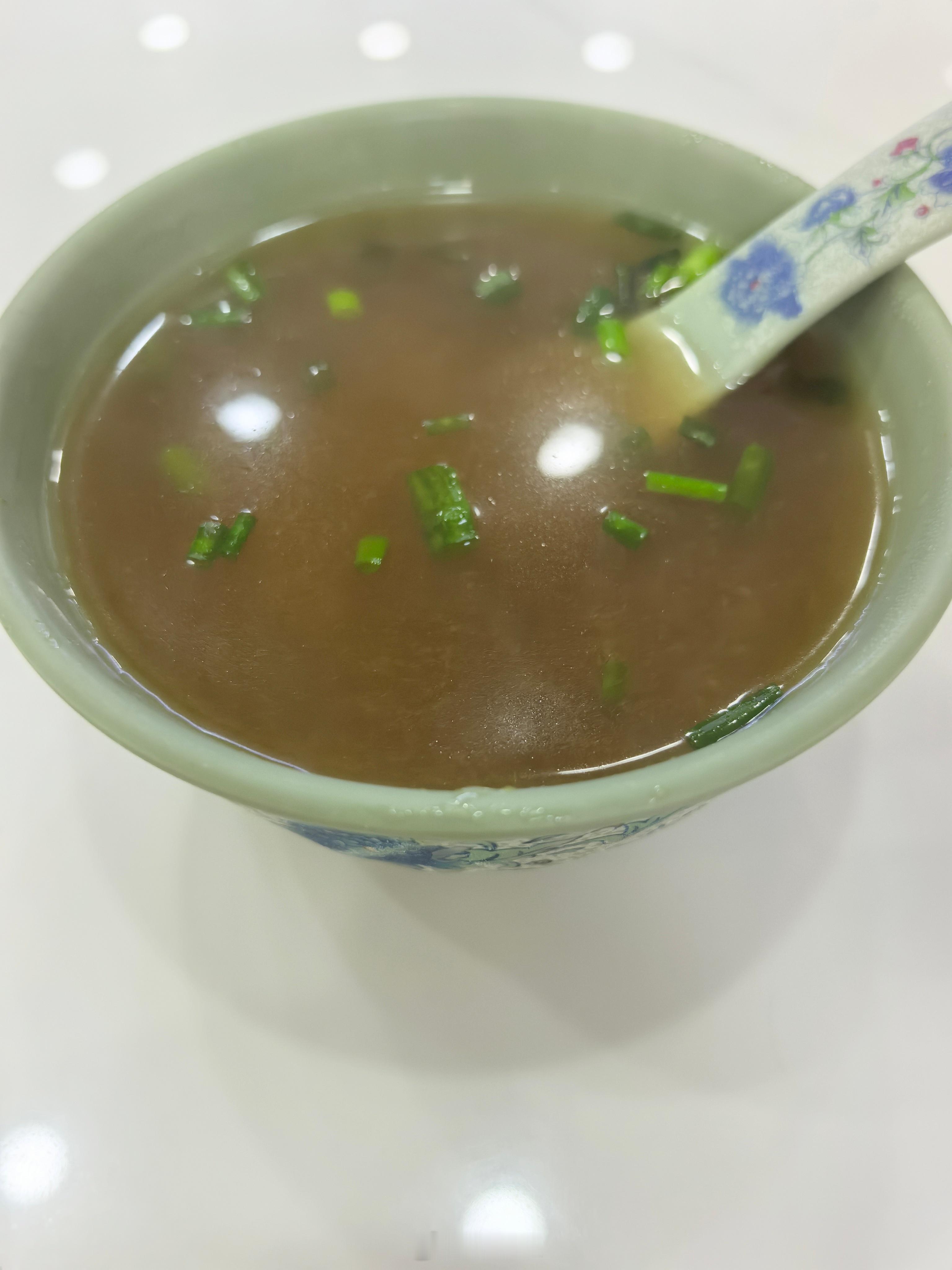 两天忘记发了财小夜工作午餐 礼拜天一个人午饭补上。红烧牛肉拌面35元。  ​​​
