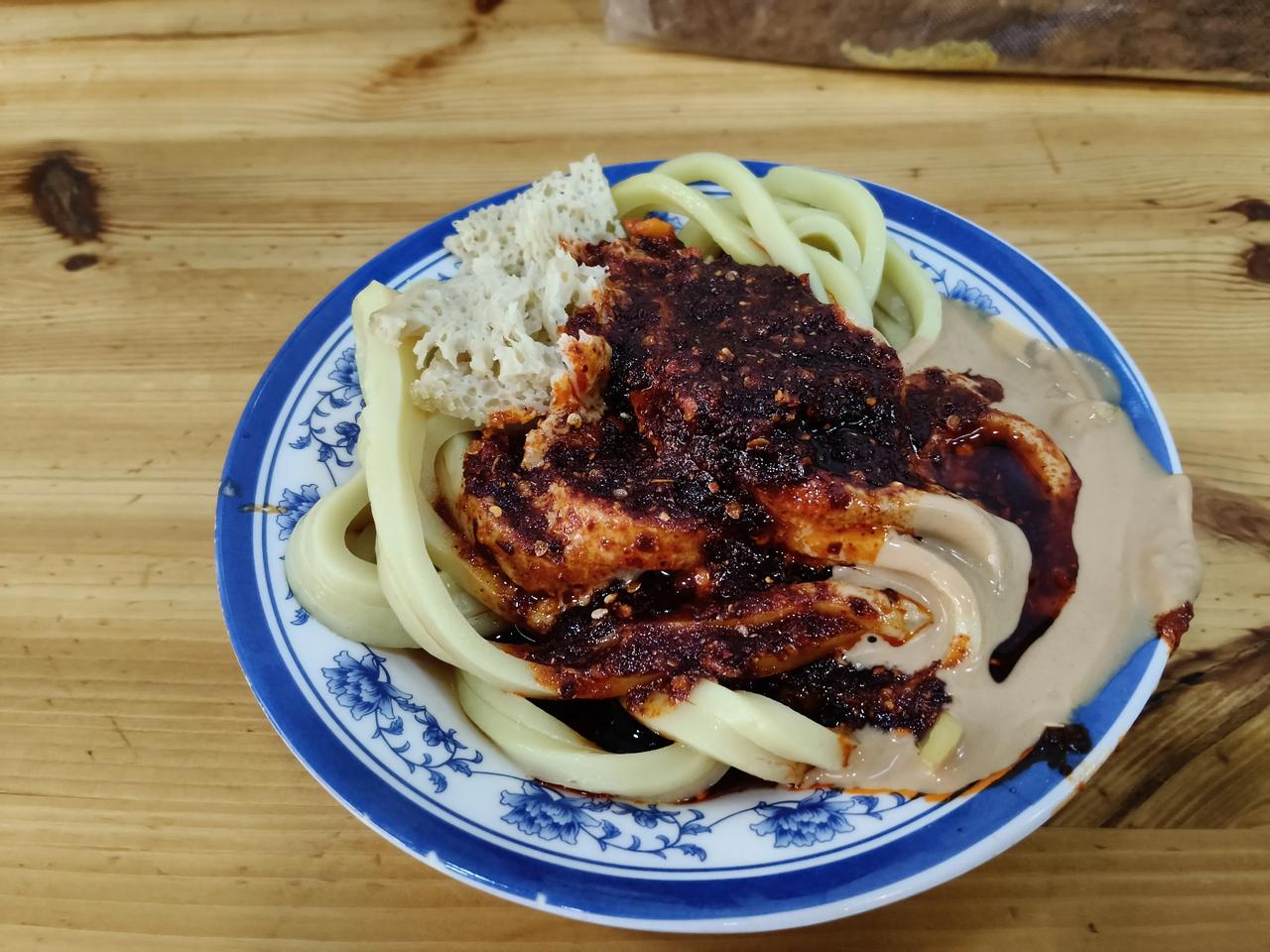 平时刷手机看到很多人都在安利，位于兰州市省博物馆向东走200米小巷子的这家甜食店