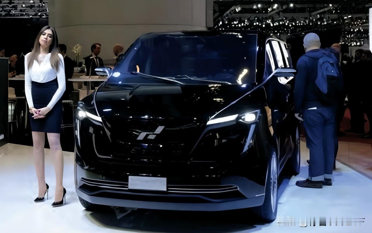 超跑血统的保姆车——ICONIQ SEVEN
作为世界上第一辆全电动MPV，IC