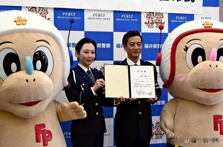 美女特务。日本成立了国家情报局成立，从防卫省、外务省和警察厅抽调精锐力量充实队伍
