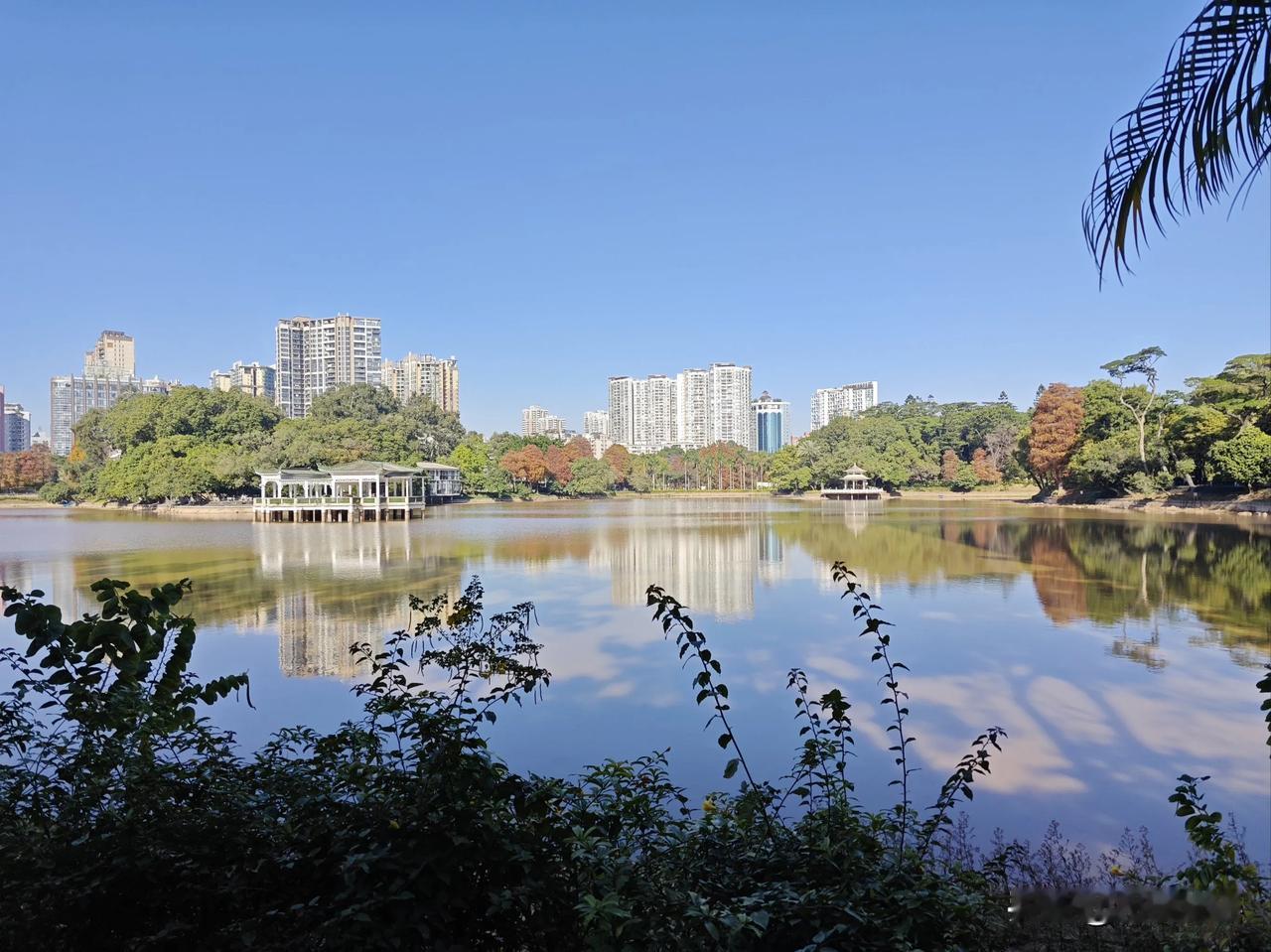 甘肃兰州某高校曾发生过这样一件事：
许同学是一名身体残疾的大学生，大学的最后一个