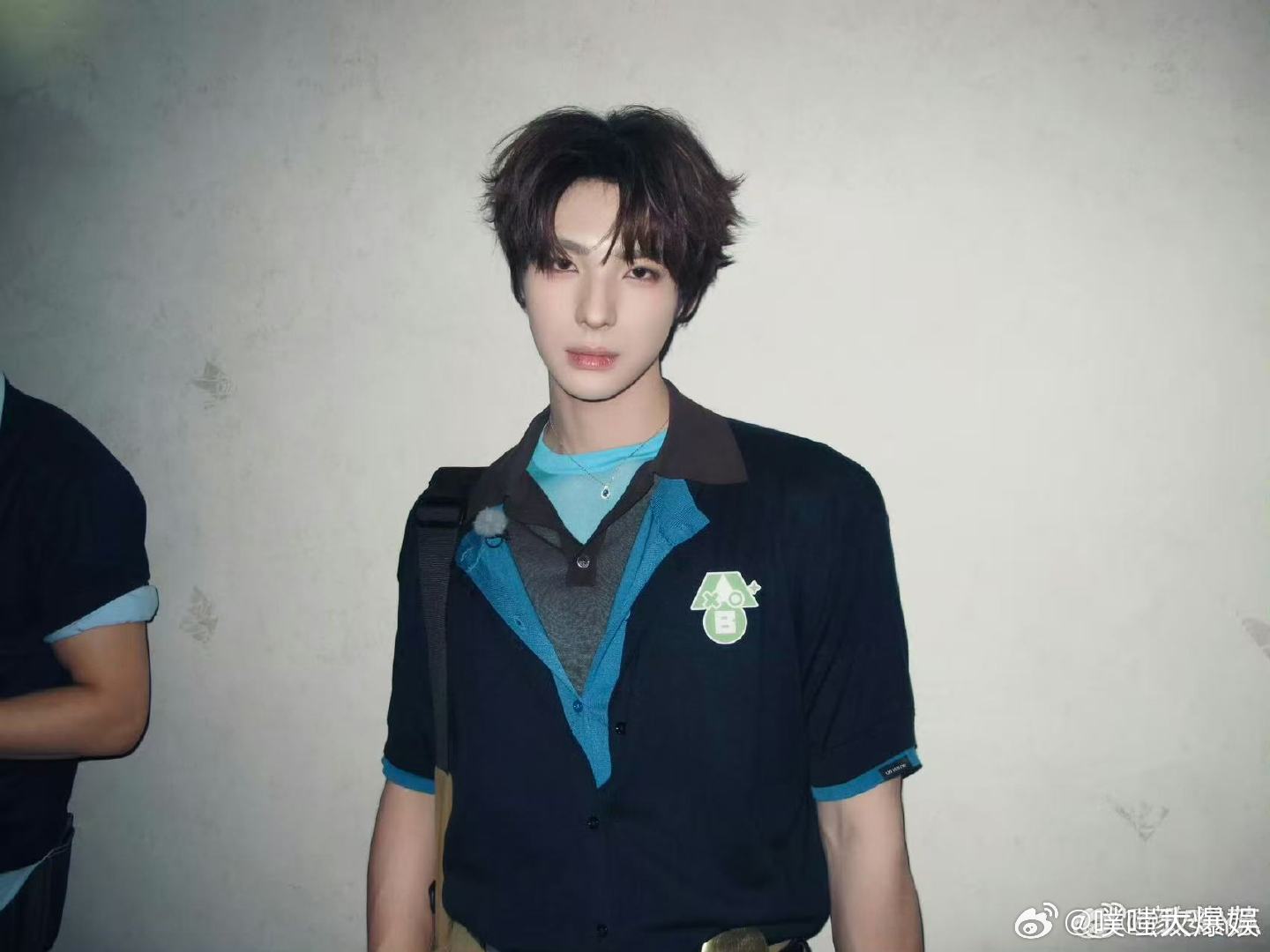李佳琦教颜安画眉毛伦敦合伙人 独立营业化妆，唯独眉毛拖后腿，颜安火速约李佳琦和尚