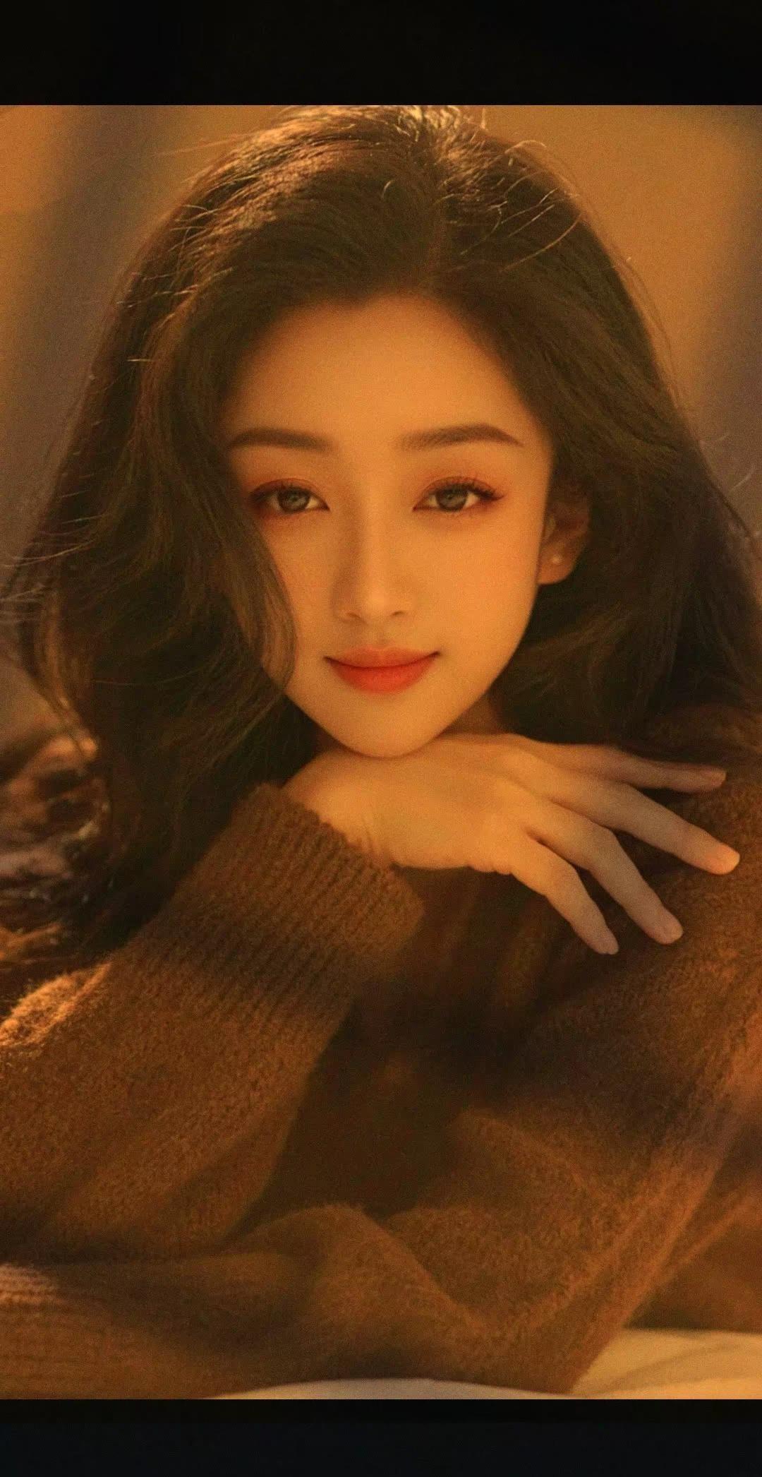 我想把自己养的软软糯糯的，开开心心的，穿的漂漂亮亮的，说话温温柔柔的，一副与世无