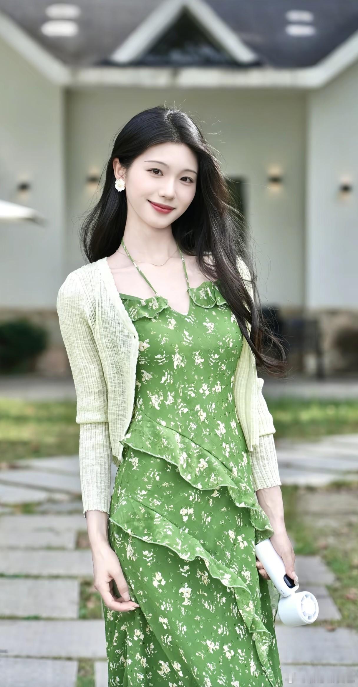 气质穿搭小姐姐清纯甜美连衣裙
