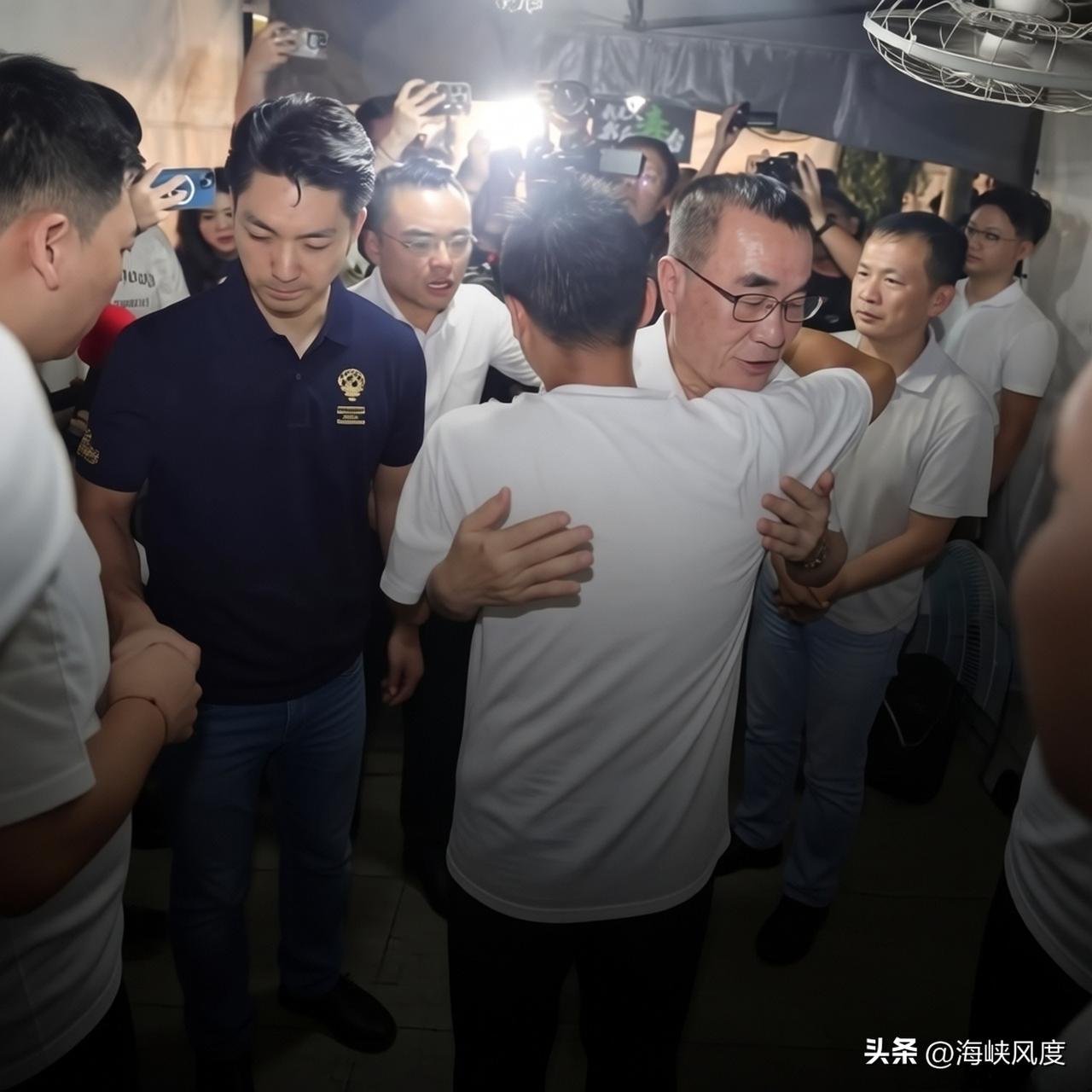 蒋万安、李四川昨夜探望绝食青年，因没通知媒体，青鸟头子柯建铭办公室助理周轩骂：偷